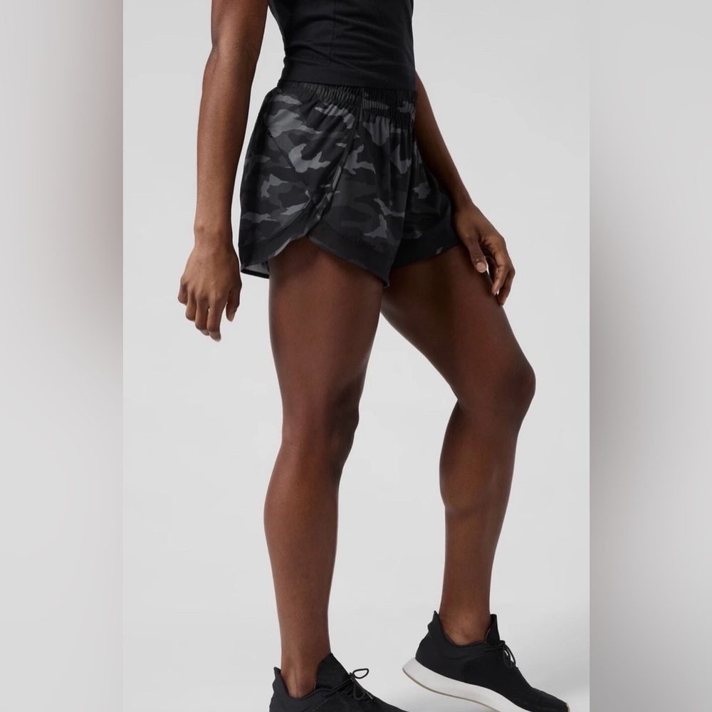 Athleta Printed Mesh Racer Run‎ Shorts 4” Black Camo 2X NWT Athletic Gym